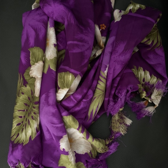 Hawaiian | Purple White Hibiscus - Picture 3 of 4